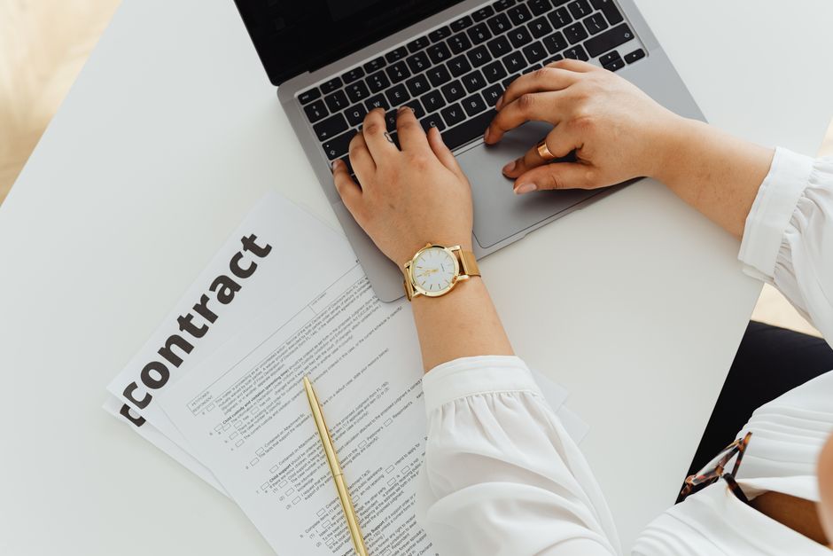 Como proteger seu contrato de trabalho quando a empresa quer te fazer de PJ